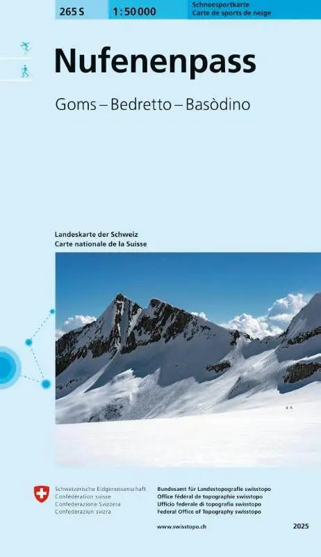 Sneeuwbedekte bergtoppen onder een blauwe lucht op de 265s nufenenpass schneesportkarte van Zwitserland