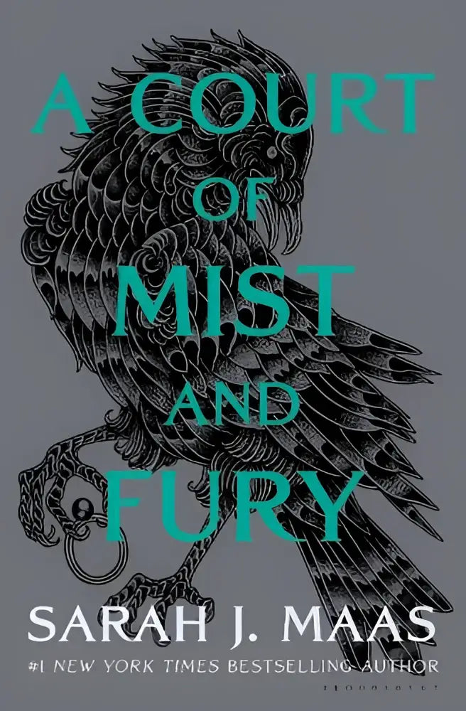 De boekcover van a court of mist and fury toont een gedetailleerde zwart-wit illustratie van een sierlijke vogel met metalen ring aan de poot