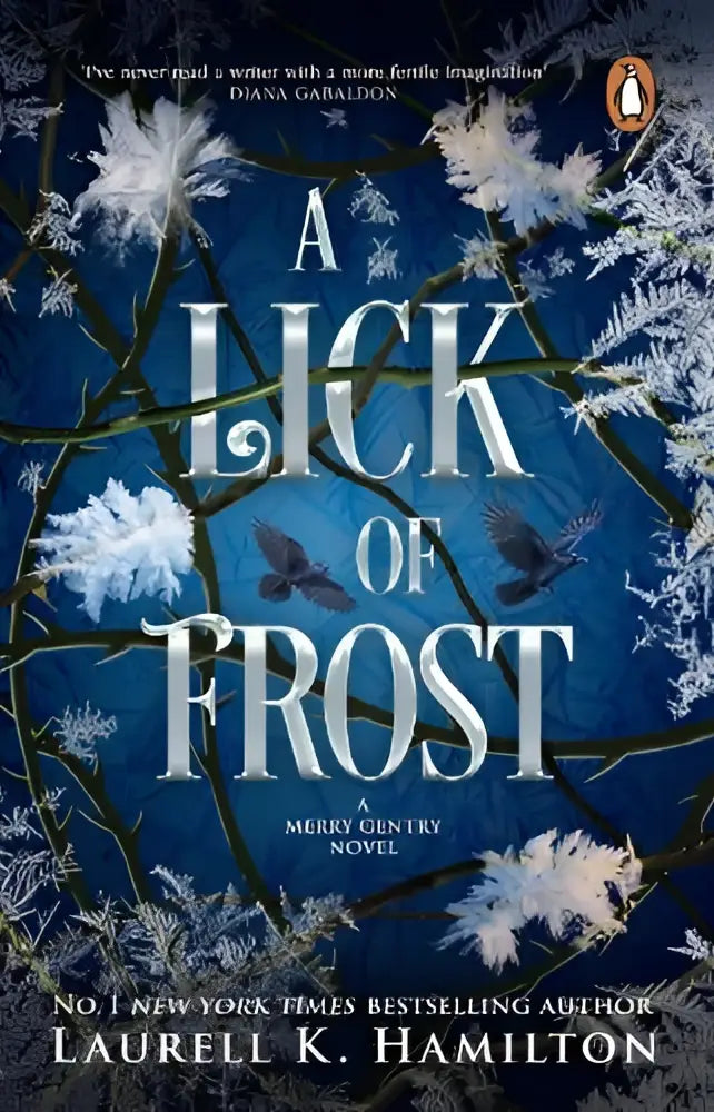 Donkerblauw boekcover met rijm bedekte takken en vogels en zilveren titel a lick of frost fantasy romance van laurell k hamilton