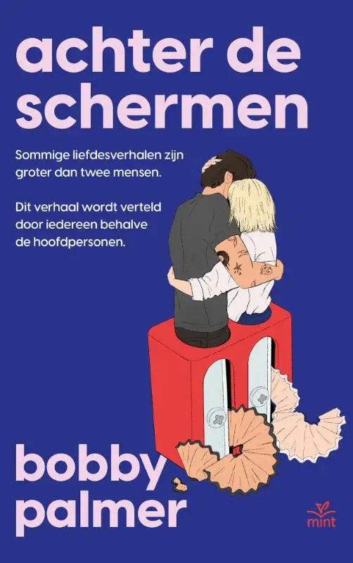 Rood potloodslijper met man en vrouw die omhelzen op de top, omringd door houtkrullen, passend bij achter de schermen van bobby palmer literaire romance love and betrayal
