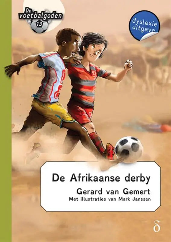 De cover van het kinderboek de afrikaanse derby toont twee jonge voetballers in actie op een stoffig veld voetbalgoden deel 13