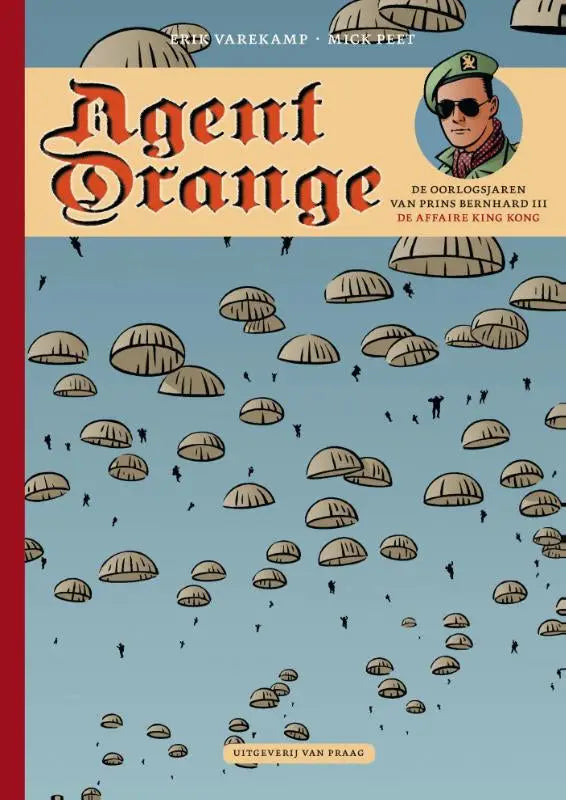 Cover van het stripboek agent orange door erik varekamp en mick peet met gestileerde beige parachutes tegen lichtblauwe lucht