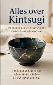 De japanse kunst van kintsugi zichtbaar in moderne keramische kommen in aardse tinten beige en donkergroen
