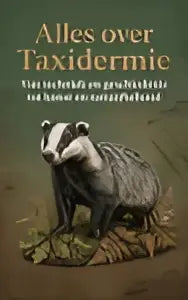 Illustratie van drie zwart-witte dassen met gedetailleerde vacht in het boek alles over taxidermie van techniek tot natuurbehoud