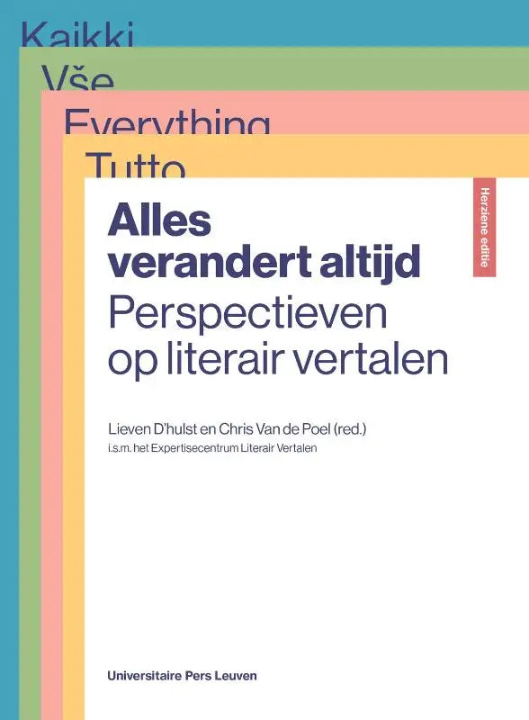 Het boek alles verandert altijd toont een witte cover met donkerblauwe tekst over literair vertalen naast kleurrijke banden