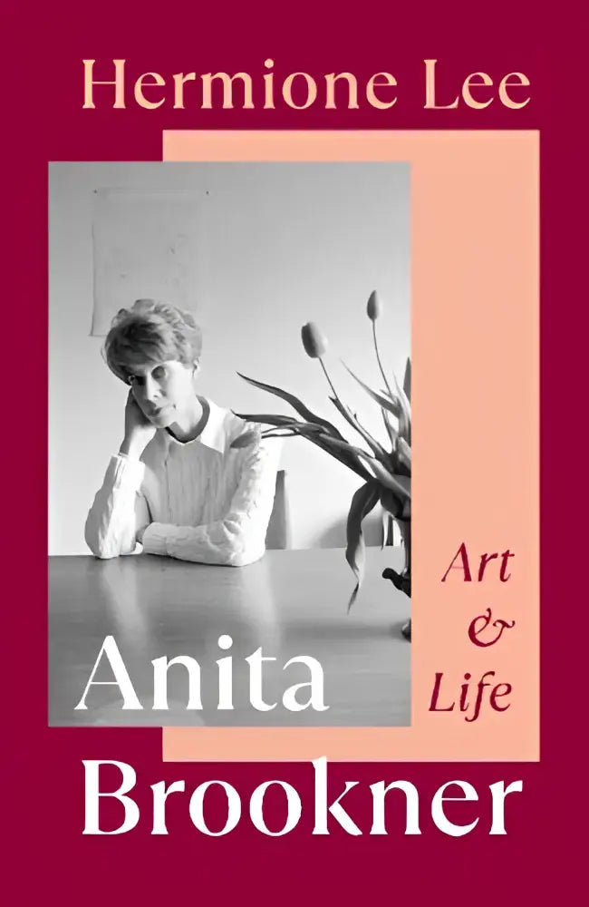 De boekomslag van anita brookner toont een zwart-witfoto van anita brookner met de titel anita brookner art & life op een donkerrode achtergrond