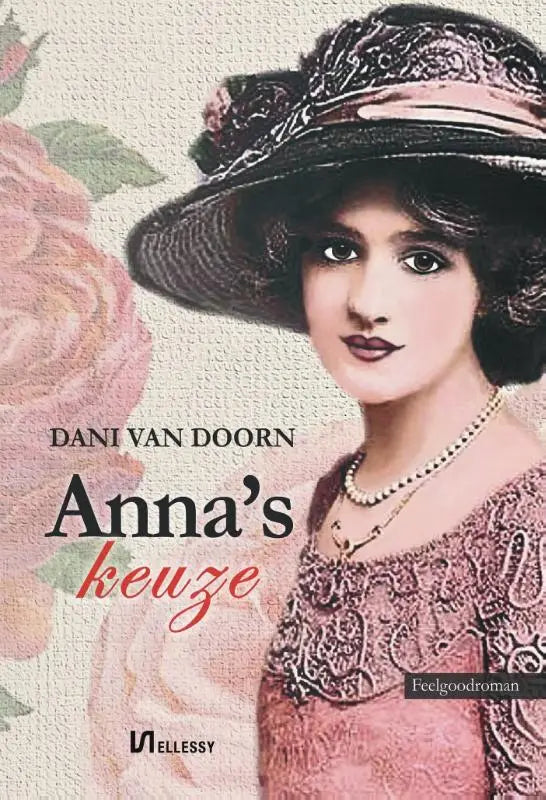 Een vrouw draagt een donkere, rijkelijk versierde hoed met roze bloemen en een fijn kanten jurk anna’s keuze