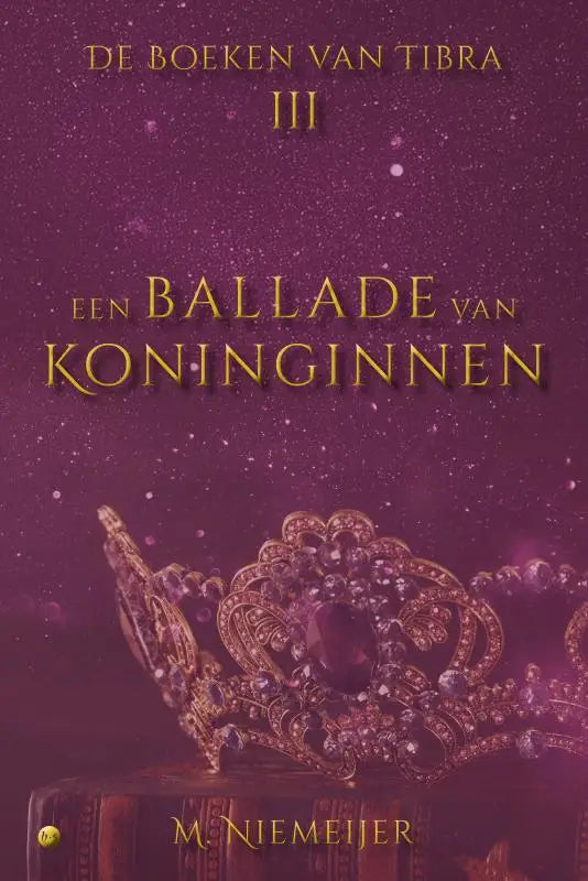 Een goudversierde tiara met fijne filigrain en fonkelende edelstenen uit tibra iii collectie ligt op een donkere ondergrond