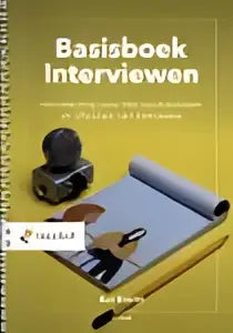 Basisboek interviewen met geel omslag en zwarte tekst, inclusief twee kleine zwarte objecten op de voorkant