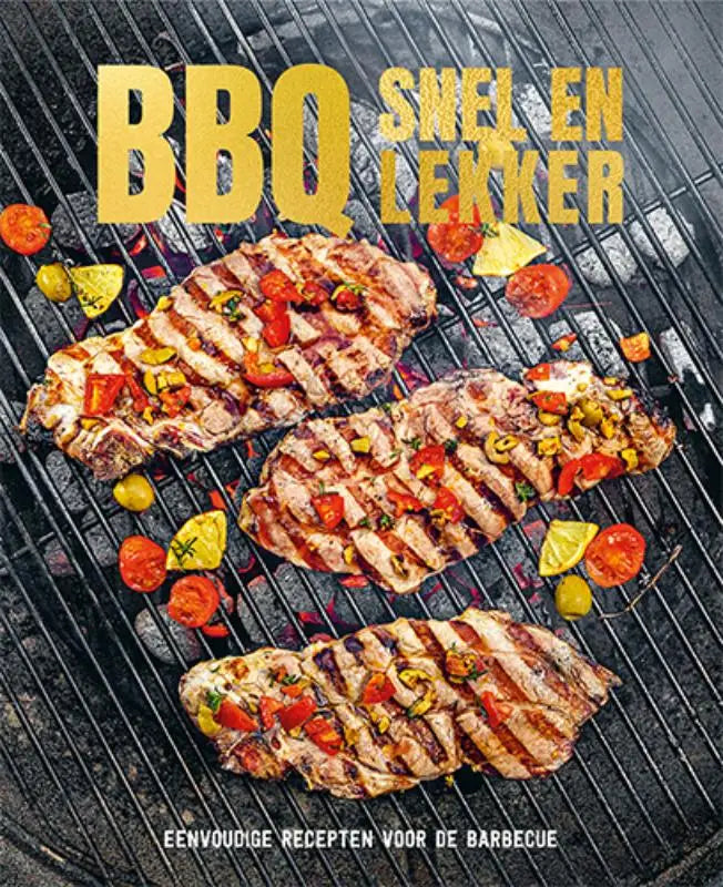 Grilled pork steaks met stevige kaft en kleurrijke groenten op een zwarte grill voor bbq snel en lekker