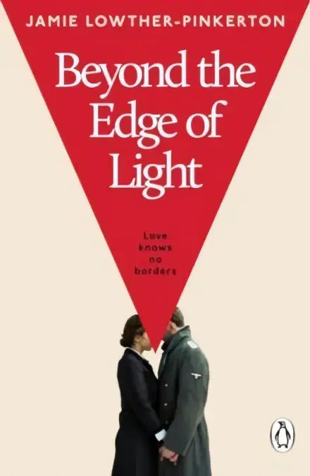 Rood driehoekig boekcover met witte tekst beyond the edge of light van jamie lowther-pinkerton, penguin books editie