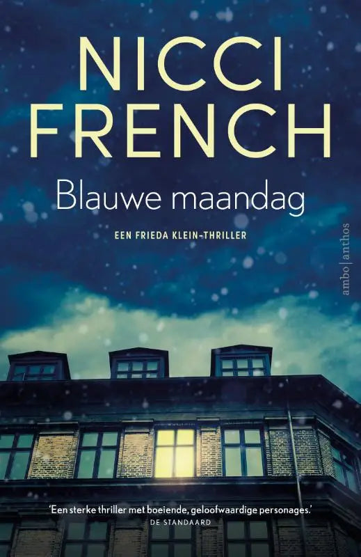 De blauwe maandag boekcover toont een donkerblauwe sterrenhemel boven een bakstenen gebouw met gouden titeltekst