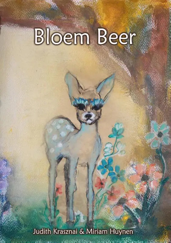 Whimsical illustrated boekcover van bloem beer met lichtgrijs hert met witte vlekken en blauwe bloemenbril op pastel achtergrond