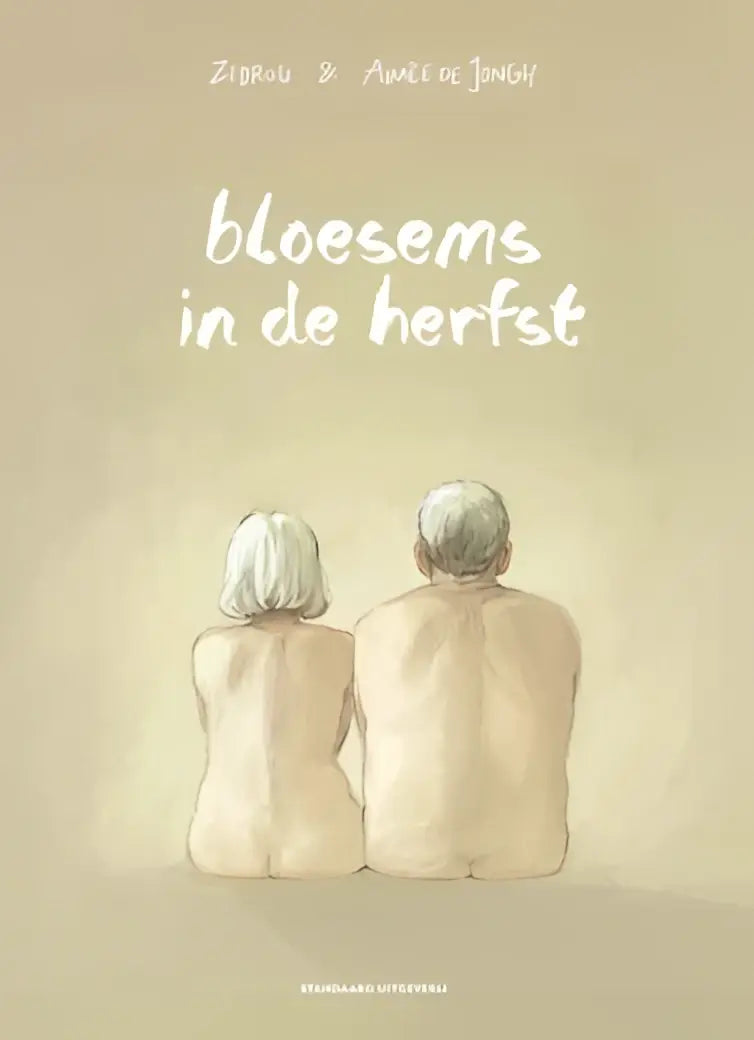 De boekcover van bloesems in de herfst toont een zachte beige achtergrond met de titel in witte sierlijke cursiefschrift