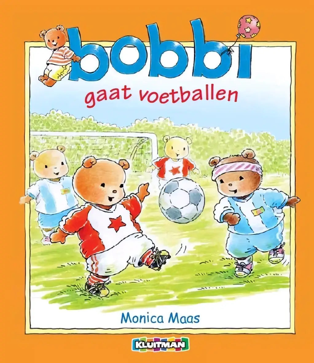 De cover van het kinderboek bobbi gaat voetballen door monica maas met cartoonberen die voetbal spelen