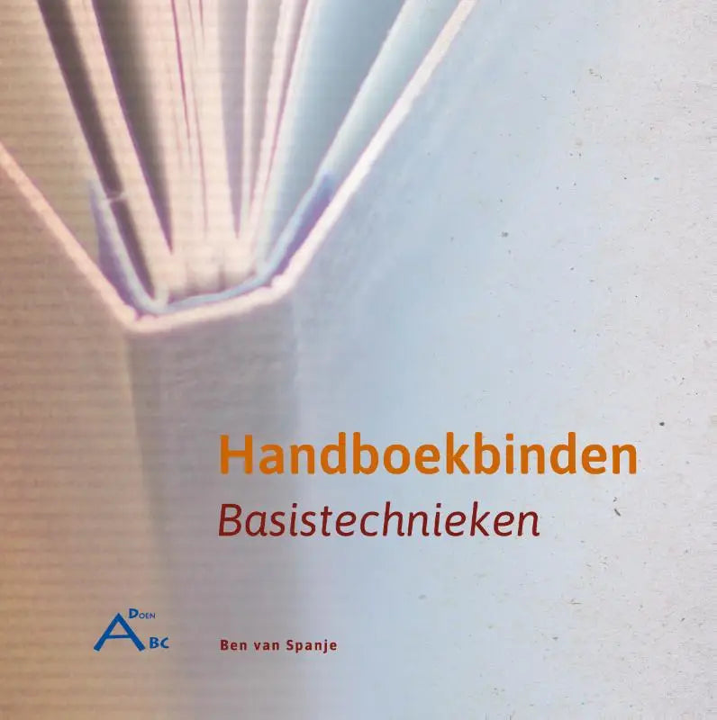 Lichtblauw hardcover boek handboekbinden basistechnieken door ben van spanje met oranje en rode tekst op omslag