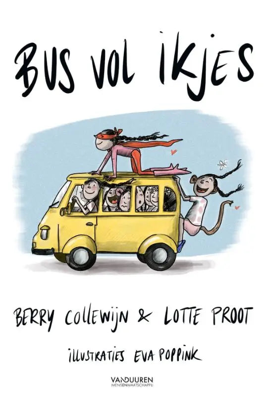 Gele cartoon bus met passagiers en speelse figuren op het dak geschikt voor jonge lezers in bus vol ikjes
