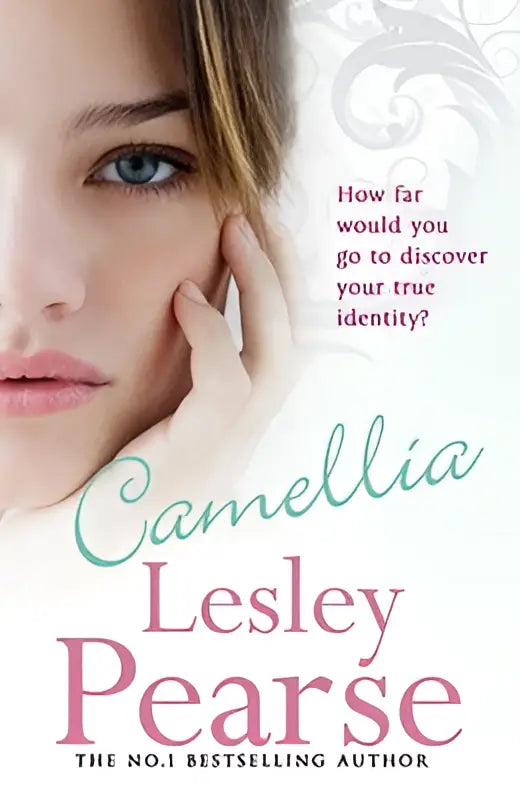 Boekcover van camellia door lesley pearse met close-up van vrouw tegen witte achtergrond voor historische fictie