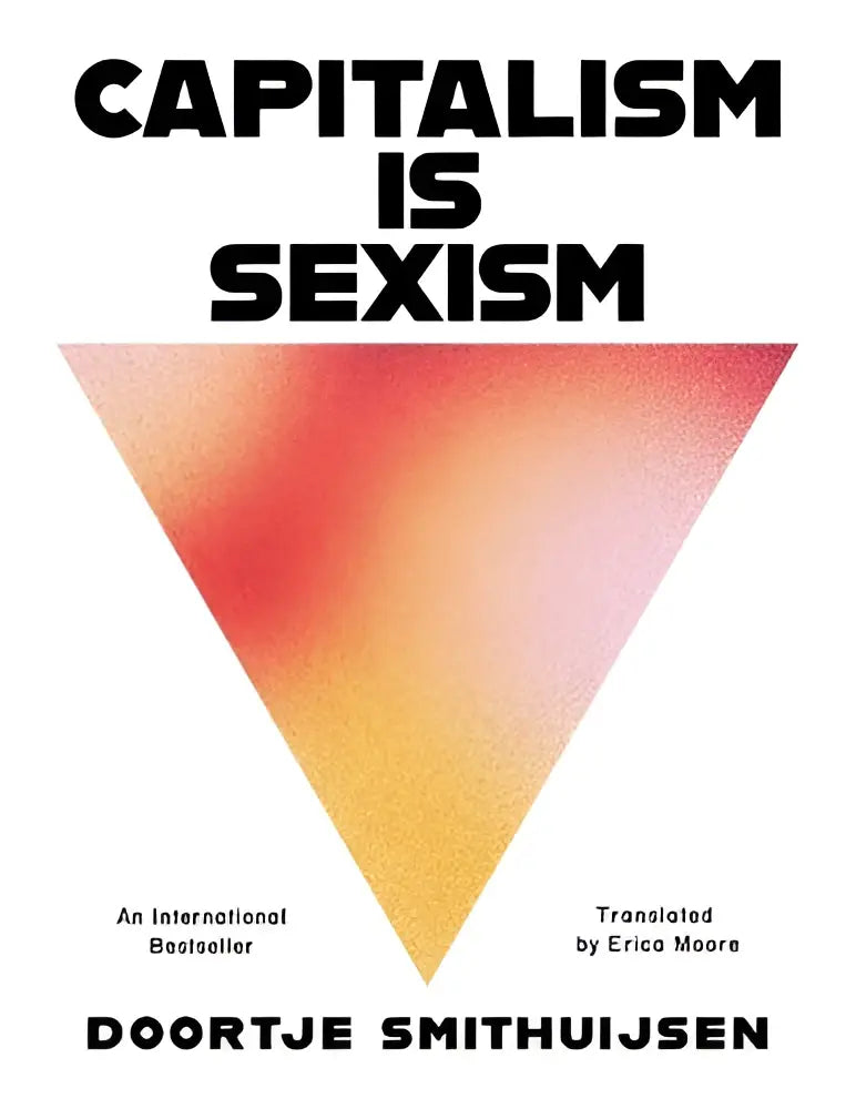 De boekcover van Capitalism Is Sexism toont zwarte tekst op wit met een omgekeerde driehoek in rood-geel