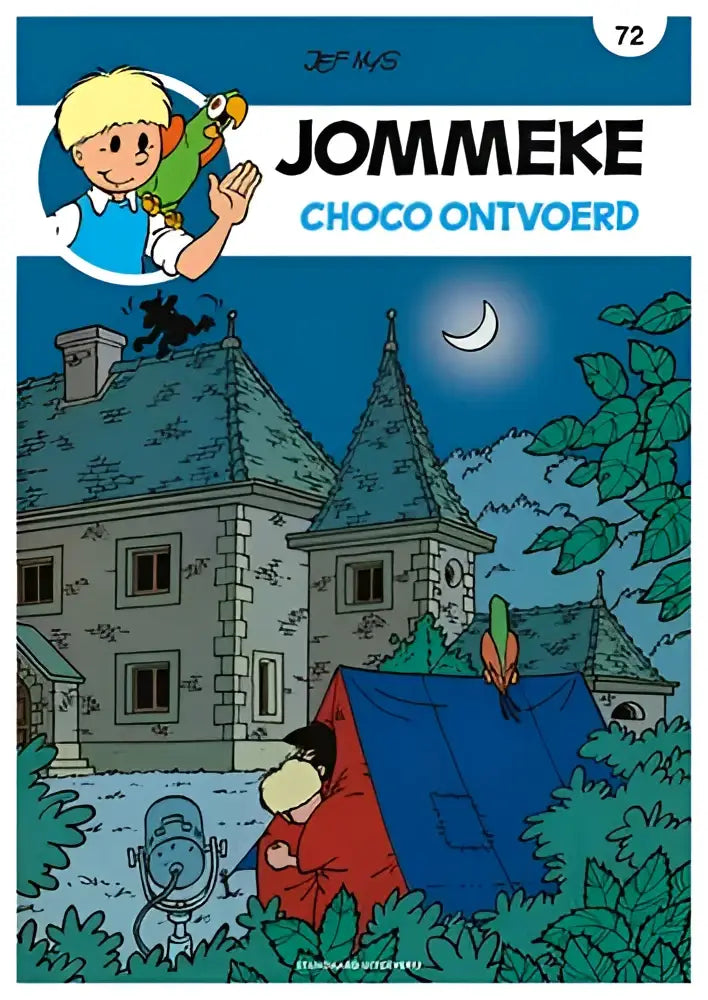 Blauwe tent met groene papegaai op de rand, buiten bij een stenen gebouw, perfect voor choco ontvoerd jonge lezers