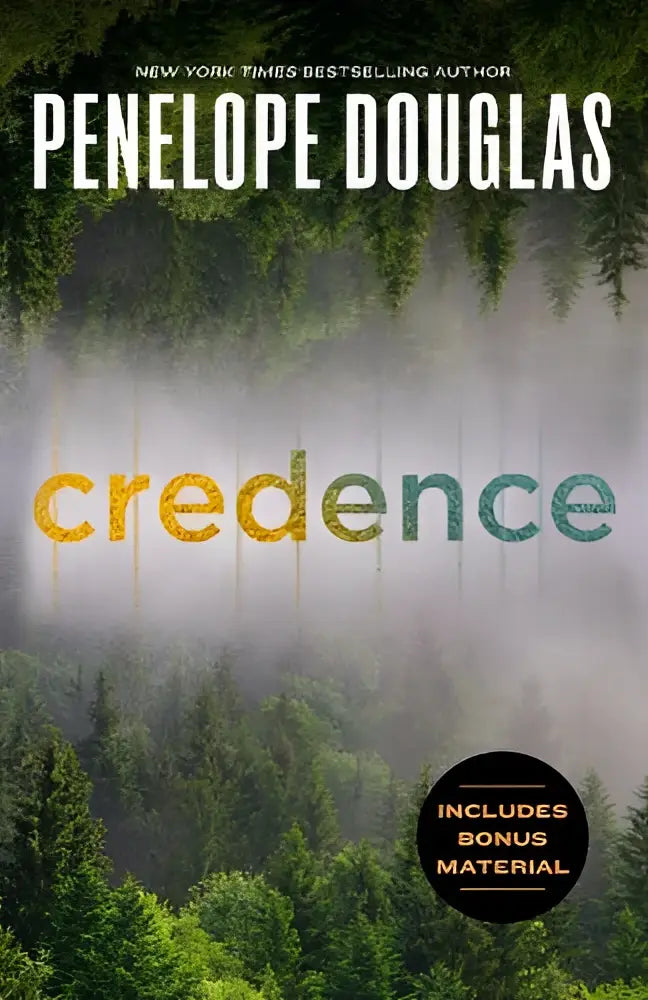 De boekcover van credence door penelope douglas toont een mistig bos met oranje en teal titelletters
