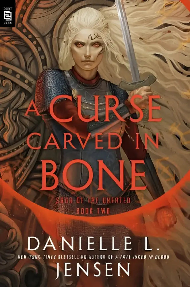 Fantasyboekcover curse carved met bleke krijger in blauw harnas en zwaard voor the unfated door danielle l