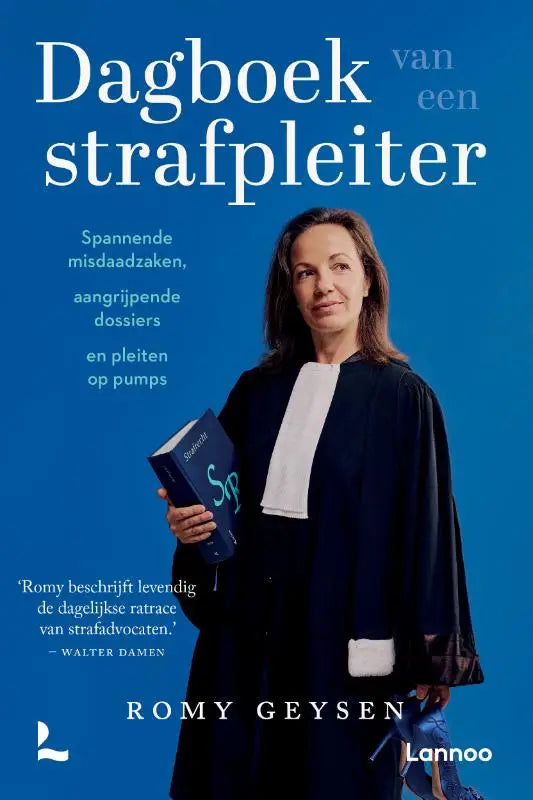 Boek cover van dagboek van een strafpleiter met vrouw in donkerblauw juridische toga en boek straflicht