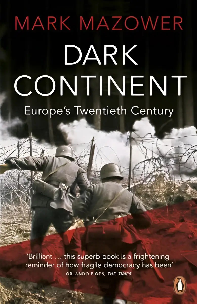 Het boek dark continent europes twentieth century toont soldaten in zwartwit met bloed en rook op de cover