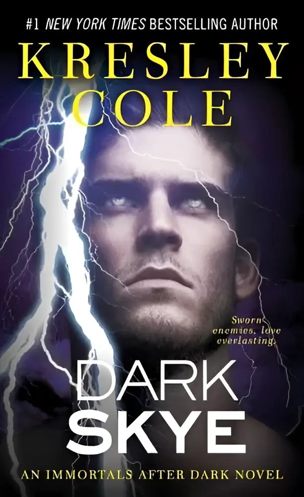 Dramatisch portret van een man met bliksem rond zijn gezicht op donkere achtergrond voor dark skye boek van immortals after dark