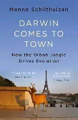 Boekcover van darwin comes to town door menno schilthuizen met stadslandschap en eiffeltoren in warme goudtinten