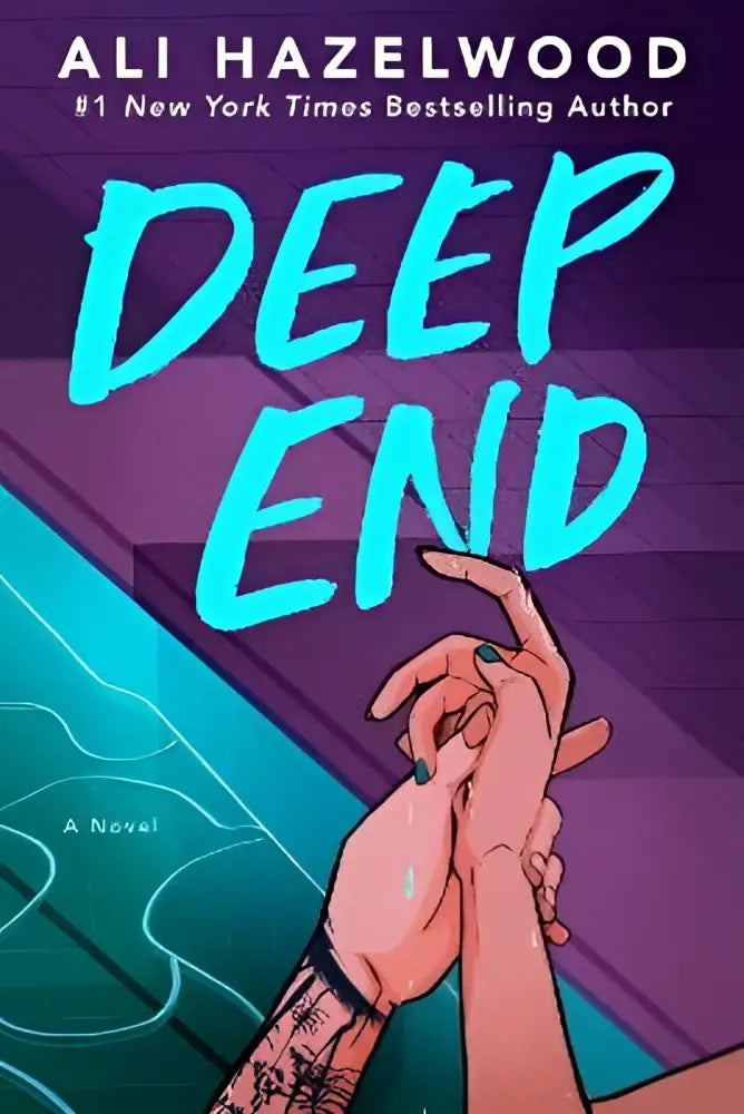 De boekcover van deep end door ali hazelwood toont twee handen, een getatoeëerd en een met teal nagellak, sports romance