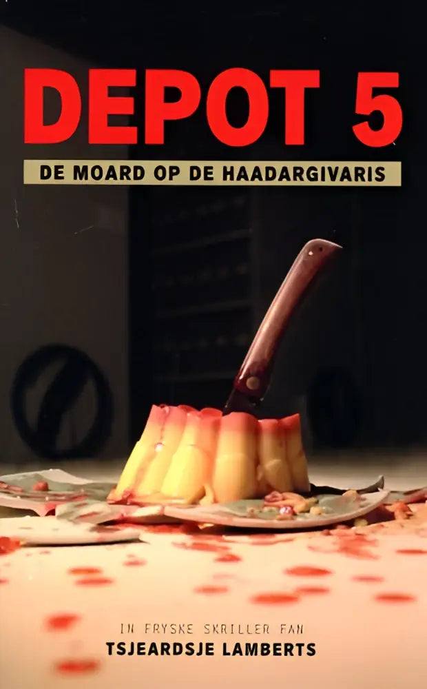 A mes met een donker houten handvat ligt op een bord met gesneden gele vrucht en rode vloeistof voor depot 5 de moard op de haadargivaris