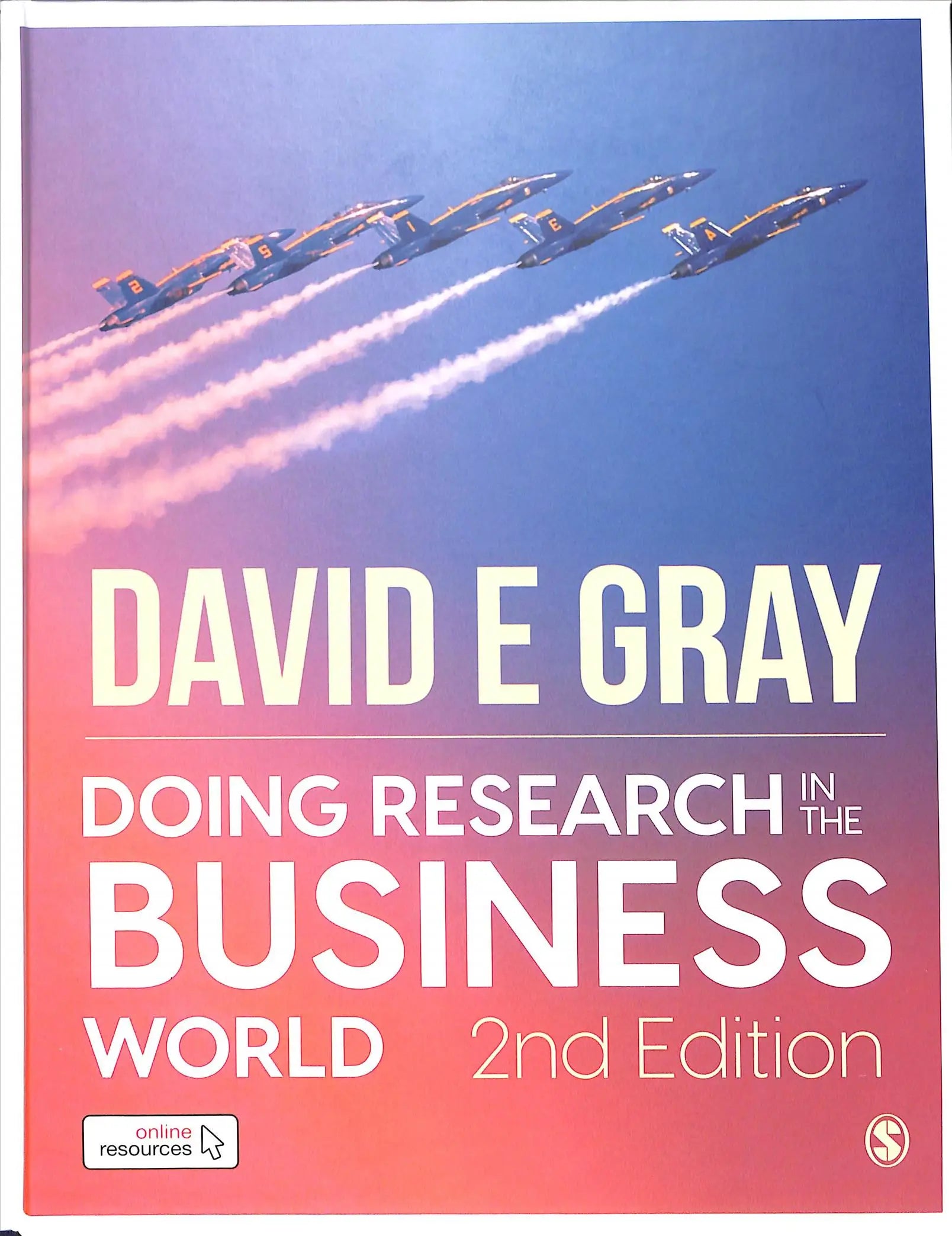 De boekcover van doing research in the business world door david e gray toont een blauwe naar roze verloopkleur en de titel duidelijk zichtbaar