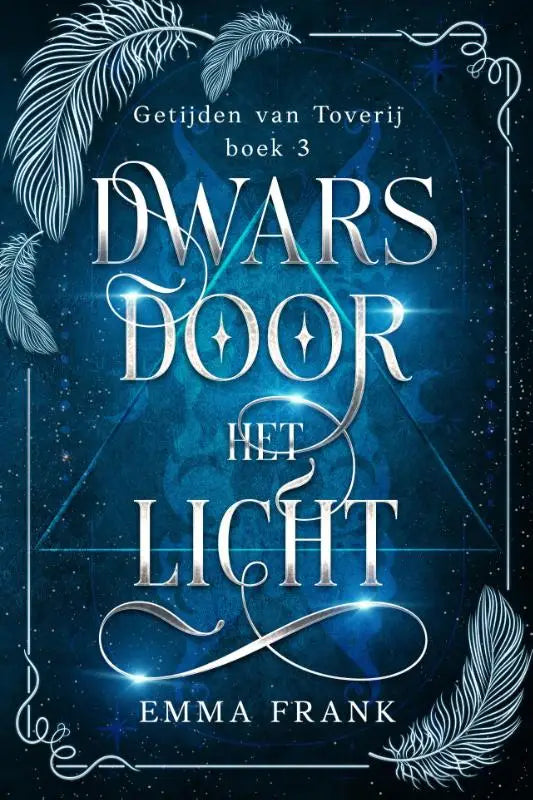 De boekcover van dwars door het licht van emma frank toont zilveren letters op diepblauwe achtergrond met witte veren