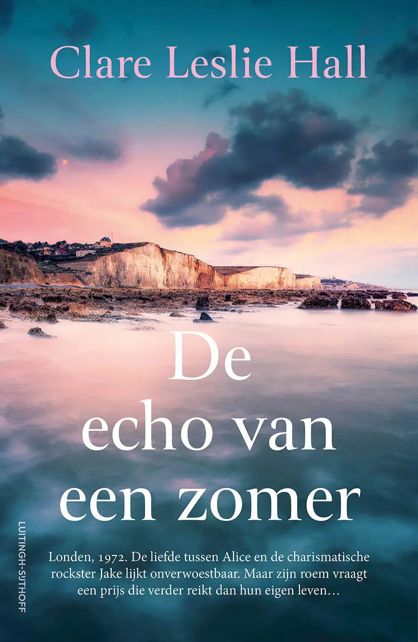 De echo van een zomer boekcover met rustige kustscène in roze en teal door clare leslie hall