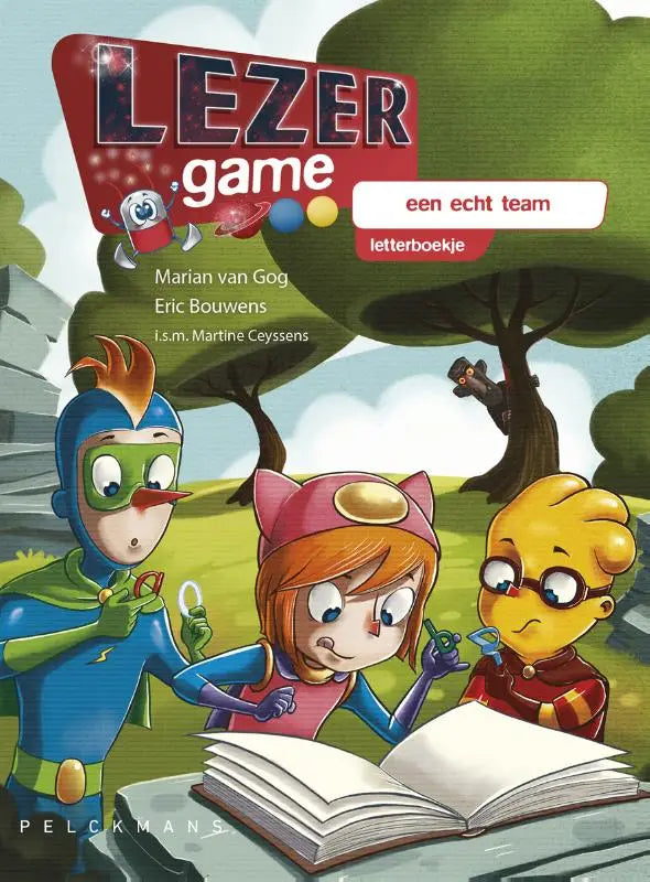 De kleurrijke cover van het letterboekje een echt team toont drie cartoonfiguren rond een open boek voor jonge lezers