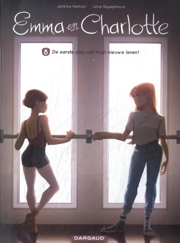 De cover van de comic emma en charlotte door jérôme hamon toont twee meisjes bij een raam in nieuwe leven van dargaud benelux