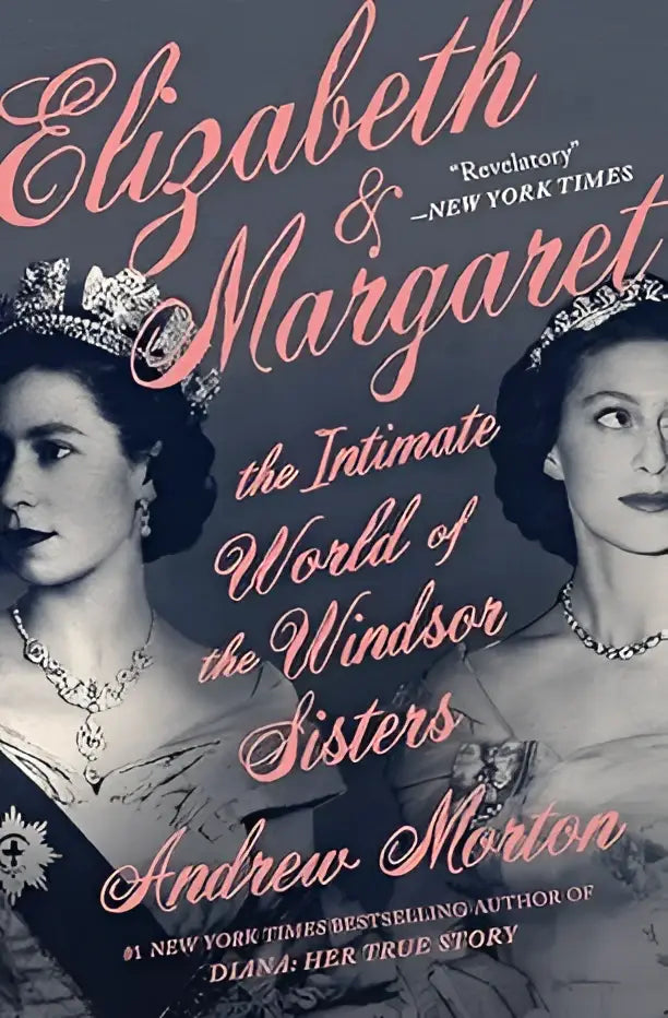 De boekomslag van Elizabeth & Margaret toont roze sierlijke letters en sepiaportretten van twee koninklijke vrouwen