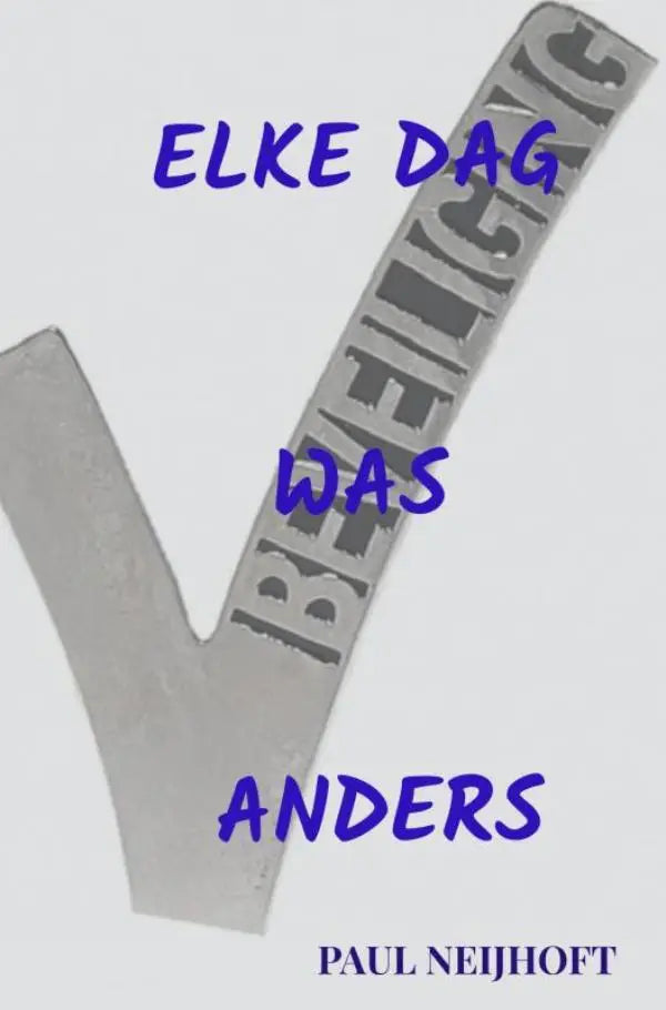 Grijs metalen vinkvormig object met gegraveerde tekst beleidig uit de productserie Elke dag was anders