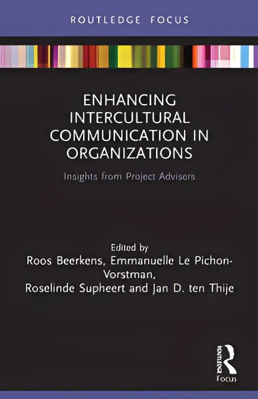 De boekcover van enhancing intercultural communication in organizations toont witte tekst op donkere achtergrond met roos beerkens et al