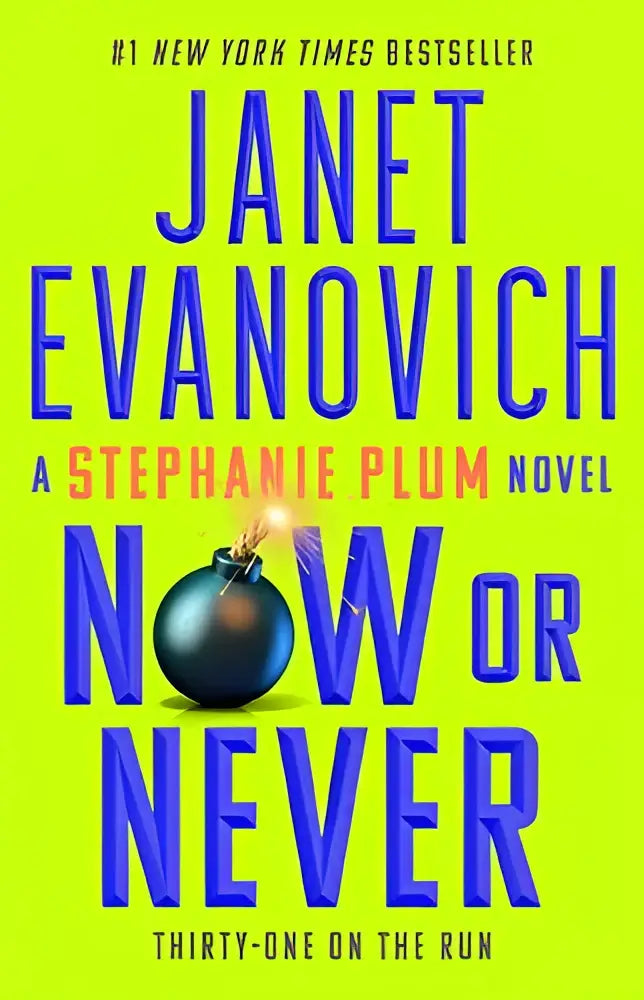 De boekcover van now or never door janet evanovich toont blauwe letters op gele achtergrond met illustratie van een zwarte bom