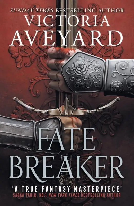 De boekcover van fate breaker toont een zilveren zwaard met rozen en sierranden het epic conclusion van realm breaker