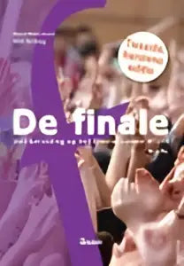 Paarse en witte tijdschriftcover de finale met bold zwarte titel en gouden zegel tijdens de finale door maud beersmans en wim tersteeg bij koninklijke boom uitgevers