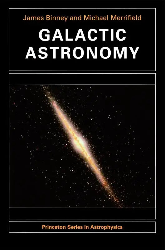 Zwart boekomslag van galactic astronomy door james binney en michael merrifield met een spiraalstelsel in warme oranje en gele tinten over de melkweg achtergrond