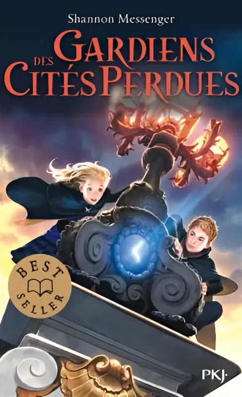 De boekcover van gardiens des cites perdues toont een donker mechanisch apparaat met blauw licht en oranje accenten
