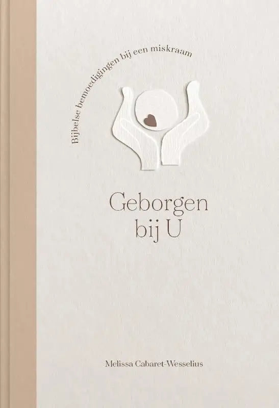Minimalistisch wit boek geborgen bij u van melissa cabaret-wesselius met beige rug en bijbelse bemoedigingen design