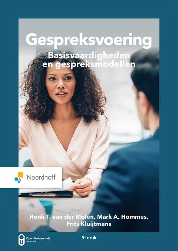De boekcover van gespreksvoering toont een vrouw met krullend donker haar in een lichtroze blouse in een management algemeen interviewsetting