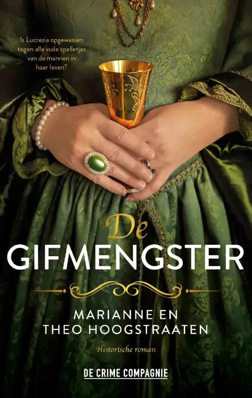 Een gouden, rijkelijk gegraveerde drinkbeker vastgehouden door handen met parels en een groene edelsteen, historische fictie