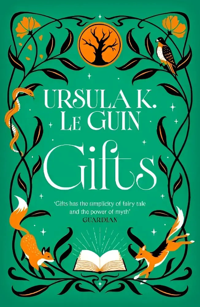 Groene omslag van gift boek met gedetailleerde illustraties van vossen, vogel en sinaasappelboom tegen teal achtergrond door orion publishing