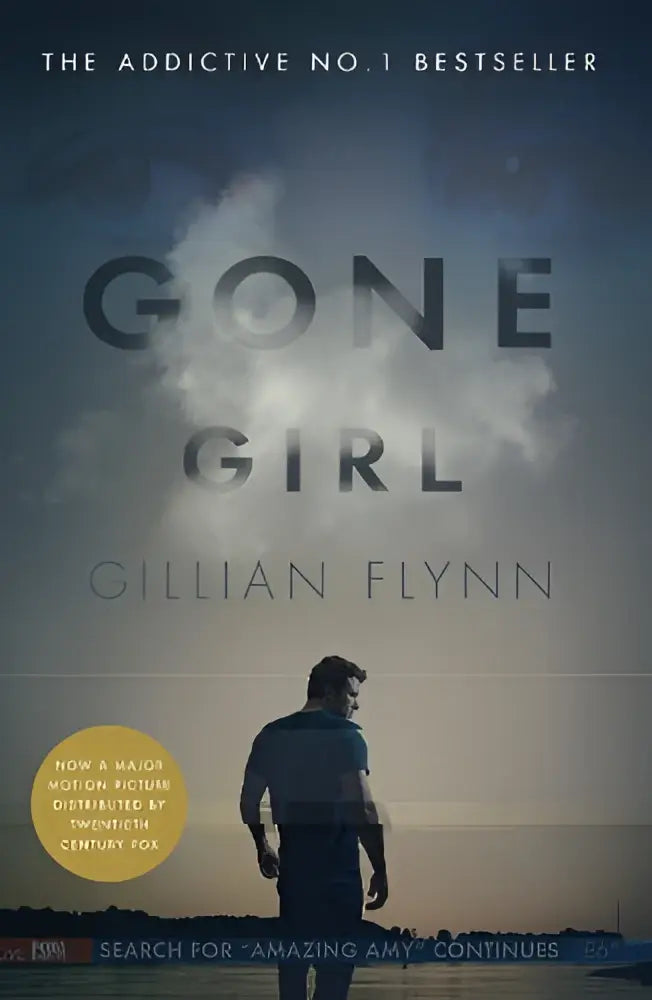De cover van het boek gone girl film tie-in edition toont een man in silhouet tegen een bewolkte lucht met titel en auteur